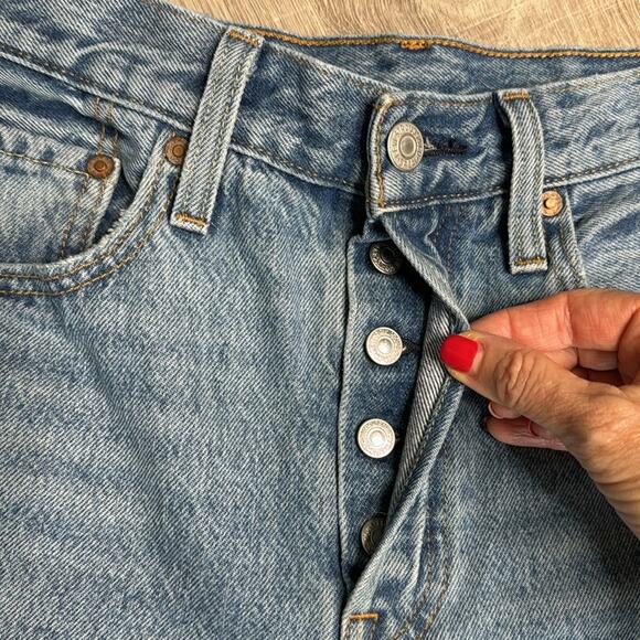 LEVI’S 501 Buttonfly Distressed Denim Jeans Women’s - Picture 4 of 11